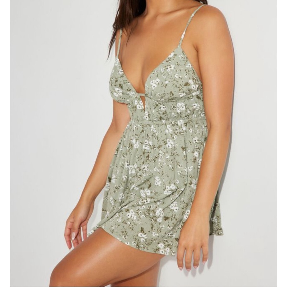 Garage Light Green Floral Romper size S